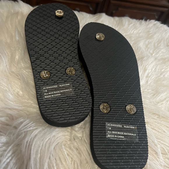 New Juicy Couture Flip Flops with Sparkly Heart Logo Size 7 - Picture 8 of 11